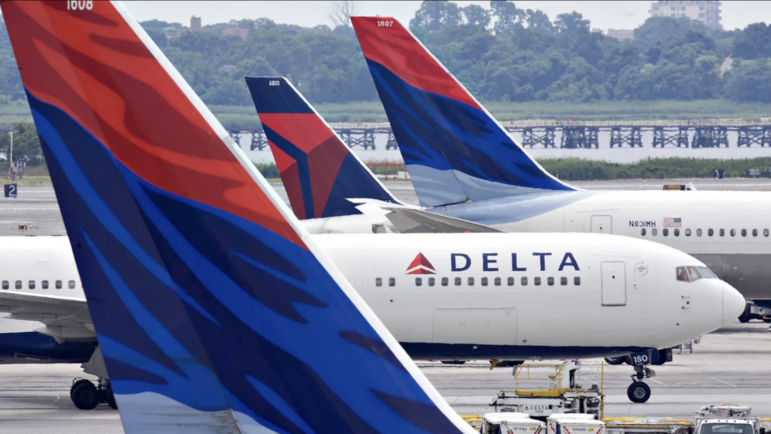 Delta airplanes